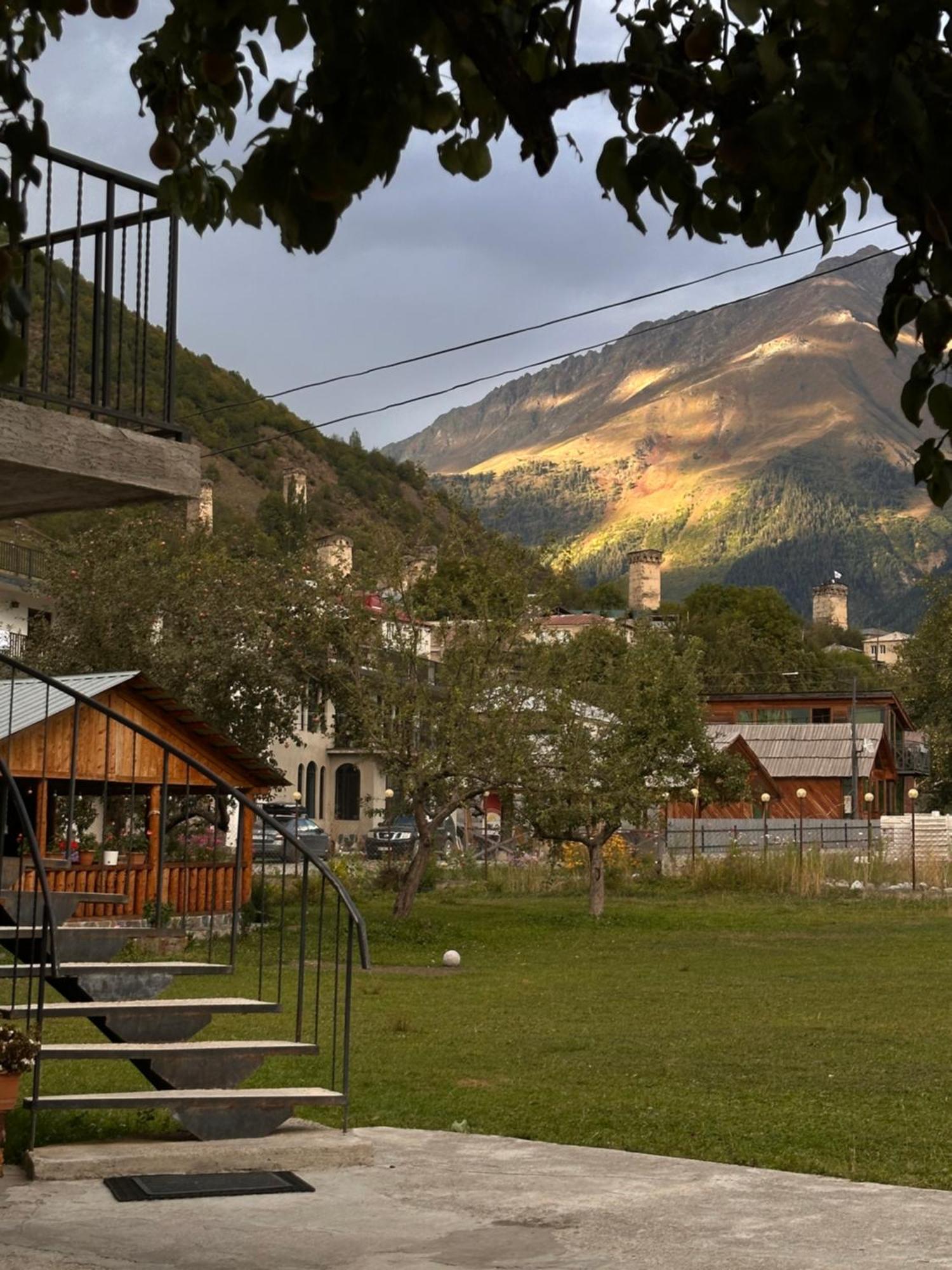 Bala'S House Hotel Mestia Exterior photo